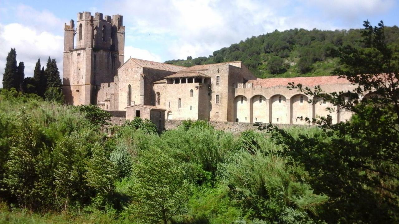 Maison de caractère face à l abbaye de lagrasse Vila Exterior foto